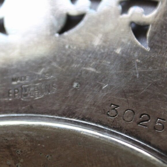 Vintage EPNS 3025 Mfg. Co Silver Plate tray Ornate Round made in USA - Picture 11 of 12
